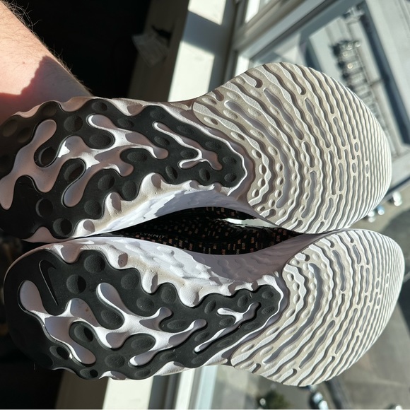 $50 OBO Nike React Size 9.5 / 11 - Picture 3 of 6